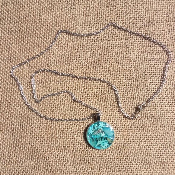 Seashells necklace - Picture 1 of 4